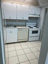 7925 S Colony Cir in Tamarac, FL - Building Photo