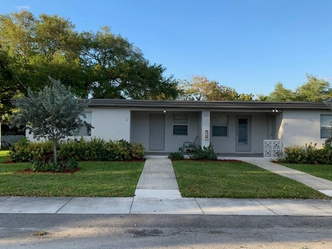 5814 Taylor St Hollywood, FL 33021 in Hollywood, FL - Building Photo - Building Photo