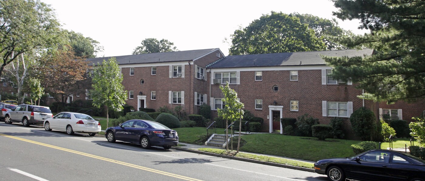 Palmer Terrace Cooperative Apartments in New Rochelle, NY - Foto de edificio