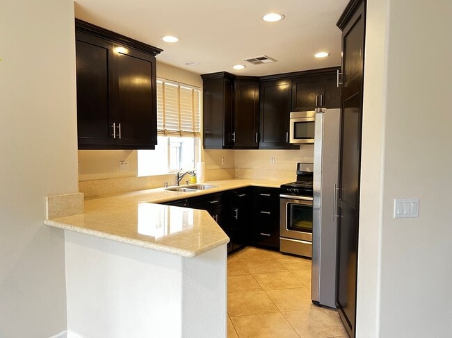 161 Kensington Park in Irvine, CA - Building Photo - Building Photo