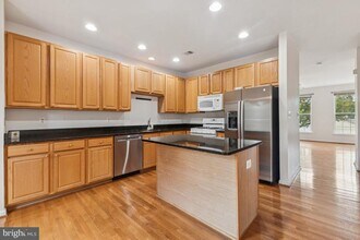 42783 Shaler St in Chantilly, VA - Building Photo - Building Photo