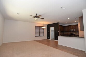 213 Emerald Creek Dr in Fort Worth, TX - Foto de edificio - Building Photo