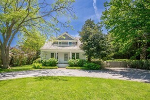 15 Huntting Ln in East Hampton, NY - Building Photo