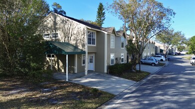 9036 Lake Pl Ln in Tampa, FL - Building Photo - Building Photo