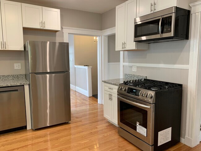 58 Prentiss St, Unit 2 in Watertown, MA - Building Photo - Building Photo