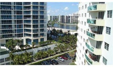 3001 S Ocean Dr-Unit -923 E in Hollywood, FL - Building Photo - Building Photo