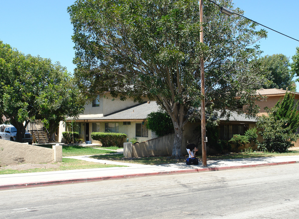 2105 N Ventura Rd in Oxnard, CA - Foto de edificio