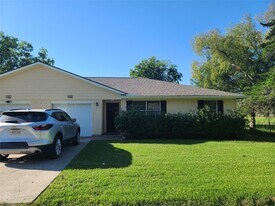 17423 Fir Rd in Alvin, TX - Building Photo