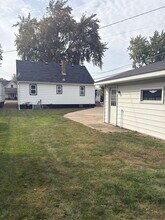 106 Juniper St S in Lester Prairie, MN - Building Photo - Building Photo