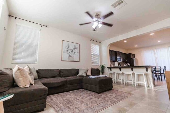 1289 Aristocracy Way in Clovis, CA - Building Photo - Building Photo