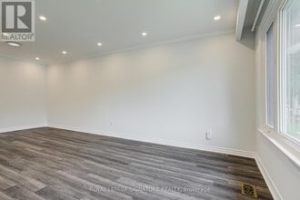 144 Willow Ln in Newmarket, ON - Building Photo - Building Photo