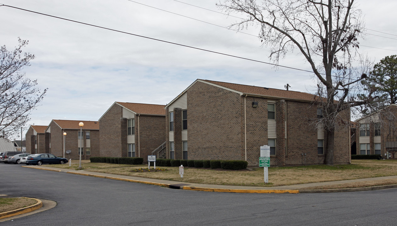 Cross Creek Apartments in Portsmouth, VA - Foto de edificio