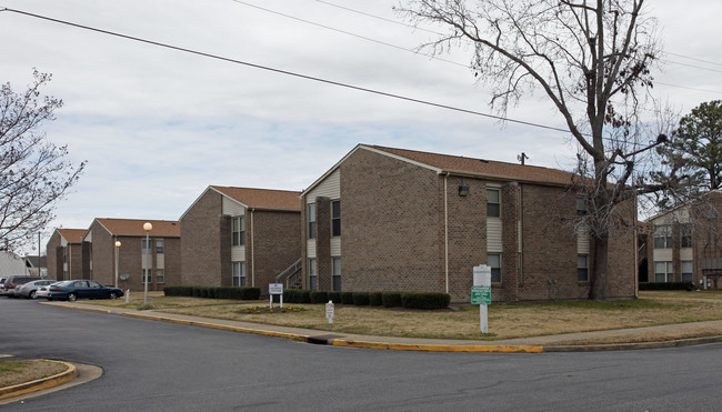 Cross Creek Apartments