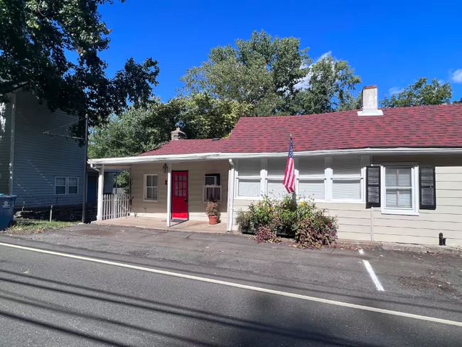 property at 4867 River Rd