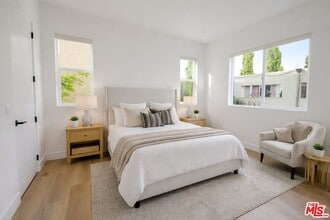 11241 Morrison St in Los Angeles, CA - Building Photo - Building Photo