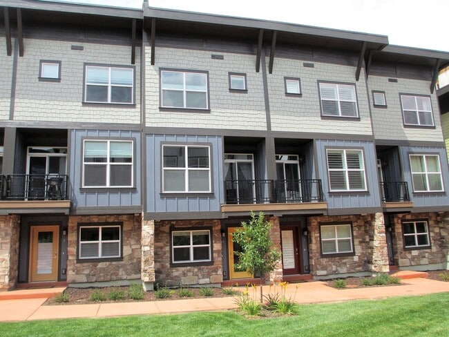 property at 1370 Center Dr