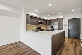 Hudson Lux in Los Angeles, CA - Building Photo - Building Photo