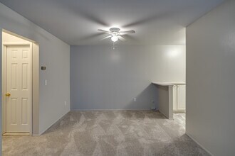 Harbor Club South in Harrison Township, MI - Building Photo - Interior Photo