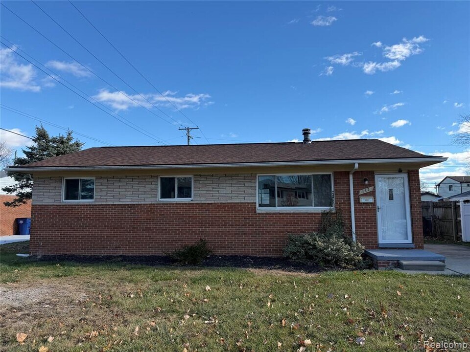 147 S Carlson St in Westland, MI - Building Photo