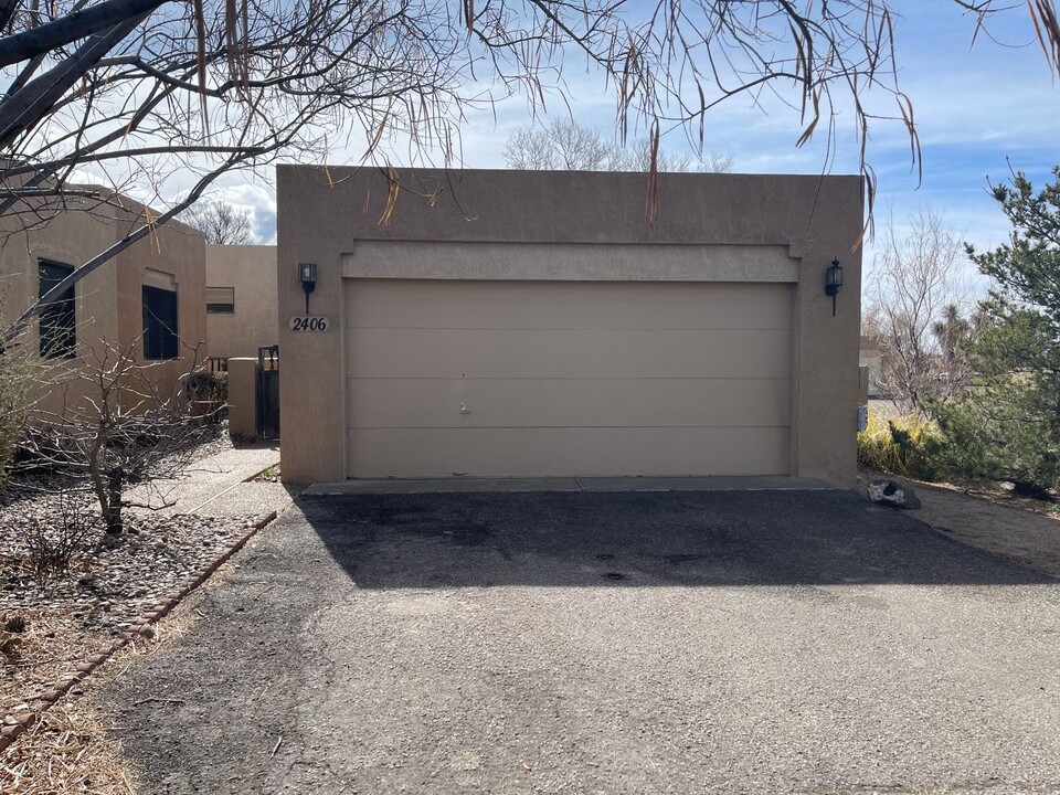 2406 Tramway Terrace Ct NE in Albuquerque, NM - Building Photo