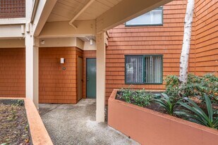 4250 El Camino Real in Palo Alto, CA - Building Photo