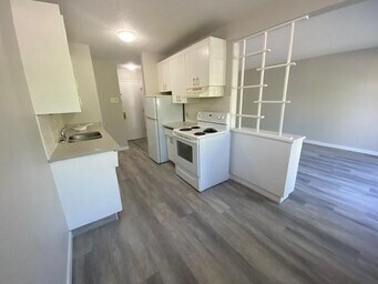 Homestead Manor in Edmonton, AB - Building Photo