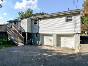 92 Woodcliff Rd in Brookline, MA - Building Photo - Building Photo