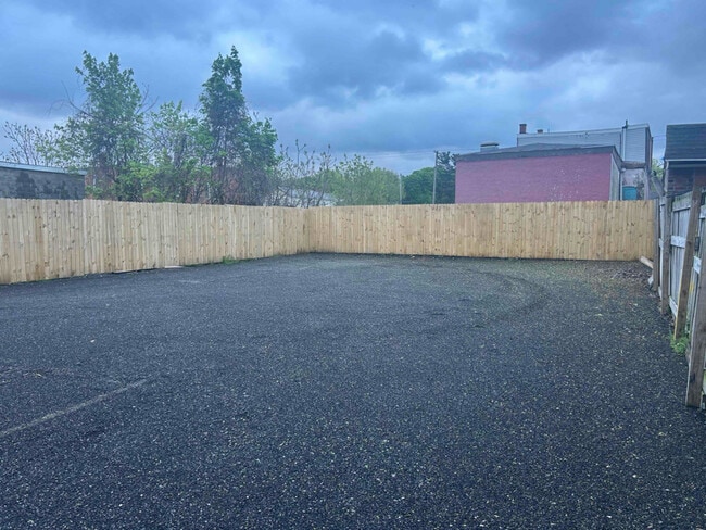 523 W 17th St, Unit 2 in Erie, PA - Building Photo - Building Photo