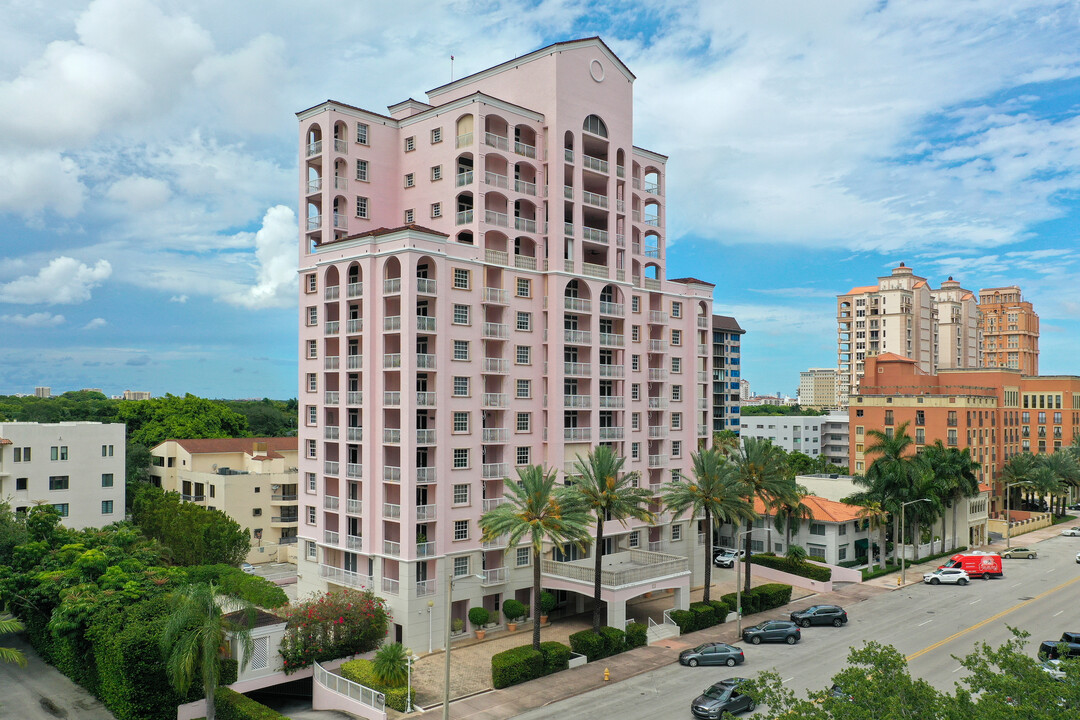 Biltmore Regent Condominium in Coral Gables, FL - Foto de edificio