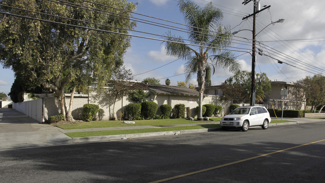 Windsor Manor Apartments in Buena Park, CA - Building Photo - Building Photo