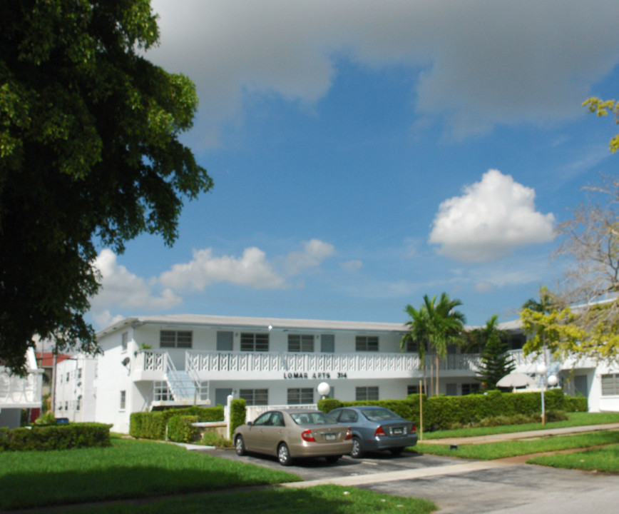 314 S Luna Ct in Hollywood, FL - Building Photo