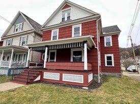 647 Liberty St in Franklin, PA - Building Photo