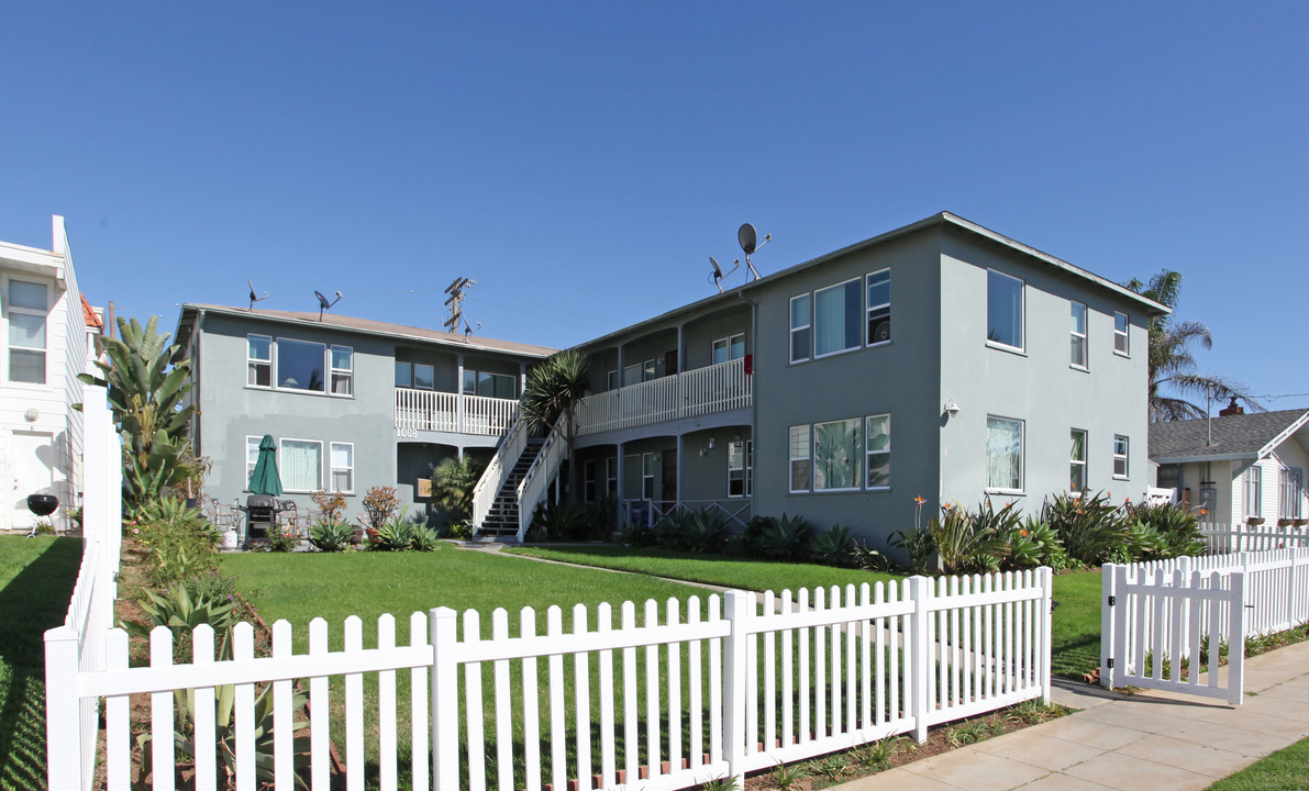 1008 Tait St in Oceanside, CA - Building Photo