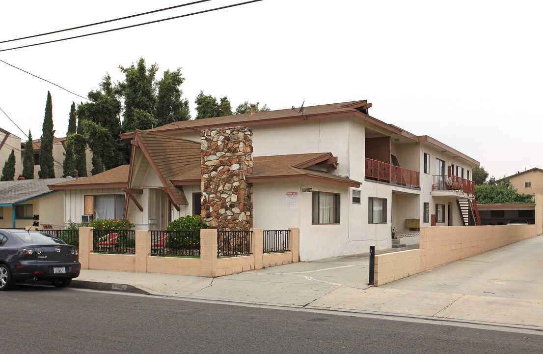 13425 Kornblum Ave in Hawthorne, CA - Foto de edificio