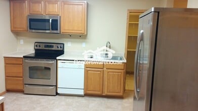 127 S Cedar St in Belle Plaine, MN - Building Photo - Building Photo