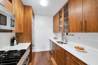 88 Greenwich St in New York, NY - Building Photo - Building Photo