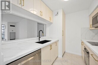 1055 Bay St. in Toronto, ON - Building Photo - Building Photo