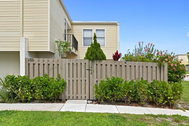 1606 Shaker Cir in Wellington, FL - Foto de edificio - Building Photo