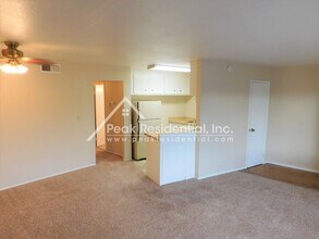 6027 Northcrest Cir in Carmichael, CA - Building Photo - Building Photo
