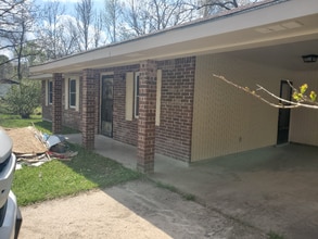 1105 Simpson St in Leesville, LA - Building Photo - Building Photo