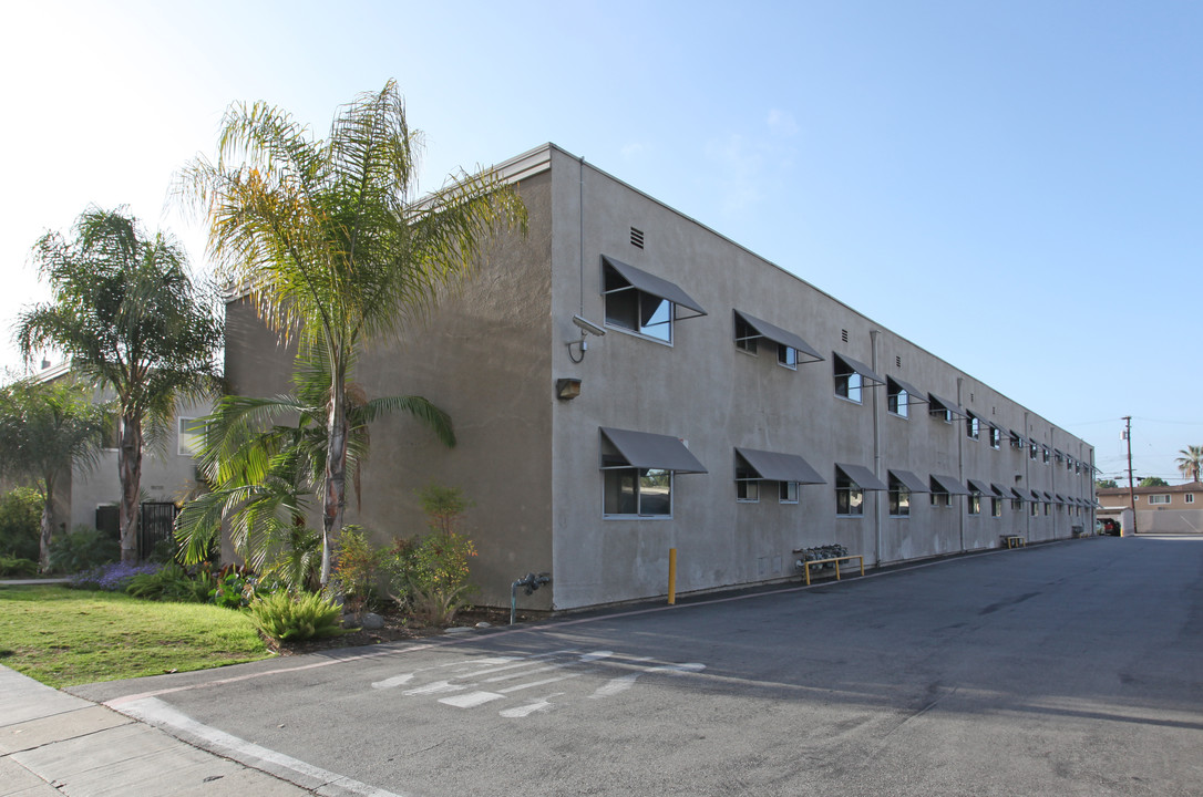 Bowles in Azusa, CA - Building Photo