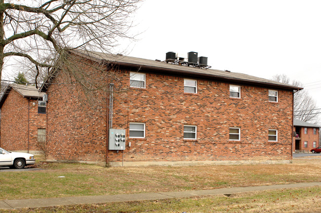 6105 Julie Kay's Way in Louisville, KY - Foto de edificio - Building Photo