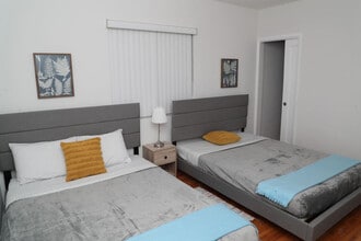 215 Antilla Ave in Coral Gables, FL - Building Photo - Building Photo