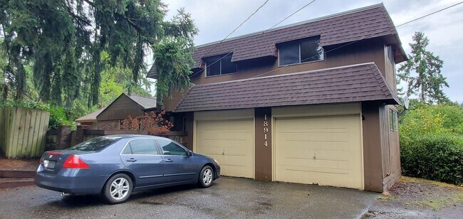 18914 Ballinger Way NE in Lake Forest Park, WA - Building Photo - Building Photo