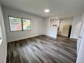 962 NW 6th St in Miami, FL - Building Photo - Building Photo