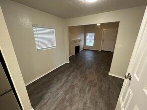 1907 S L Davis Ave in Austin, TX - Building Photo - Building Photo