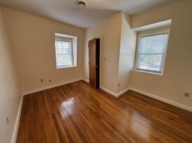 1213 Adams St, Unit 1 in Boston, MA - Building Photo - Building Photo