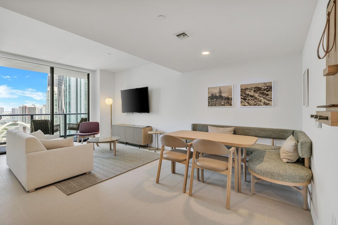 601 NE 1st Ave in Miami, FL - Building Photo