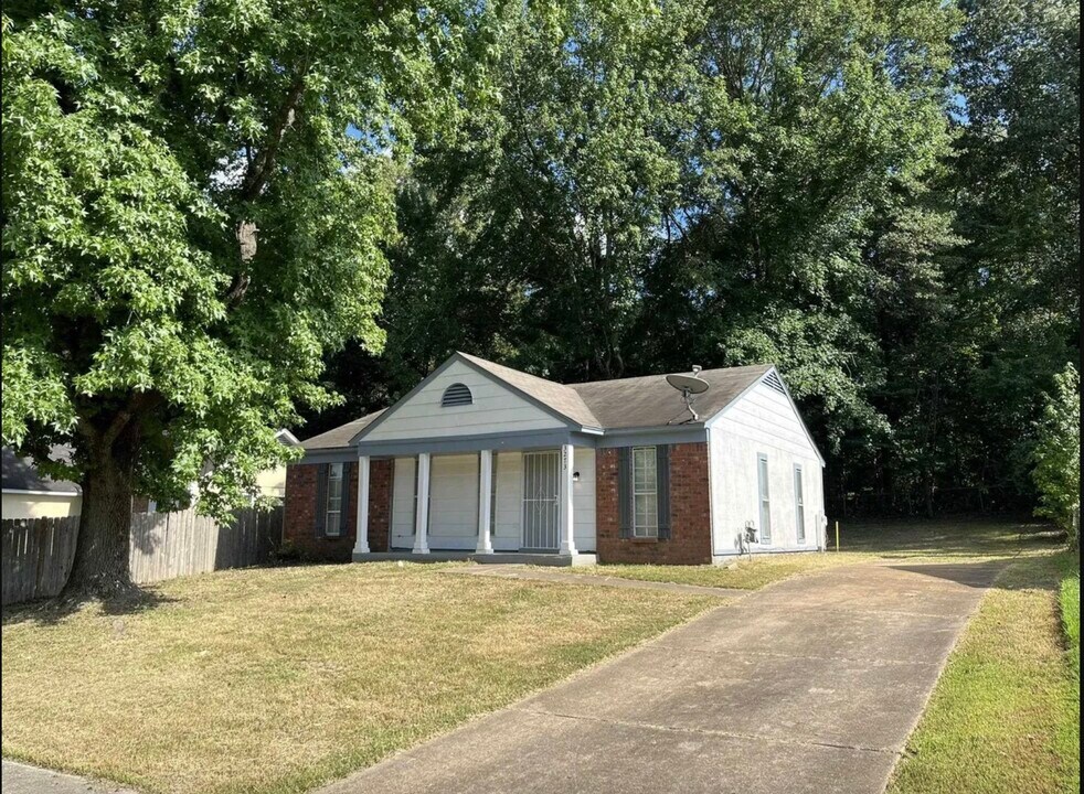 3273 Ridgemont Ave in Memphis, TN - Building Photo