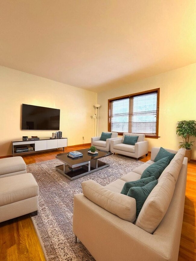 1833 Poco Ln in Williamsport, PA - Foto de edificio - Building Photo